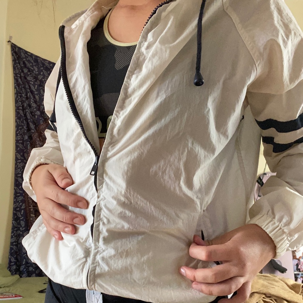 white and navy blue cropped windbreaker - Picture 5 of 6